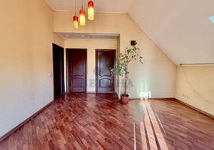 Дом 239м², 3-этажный, участок 6 сот.