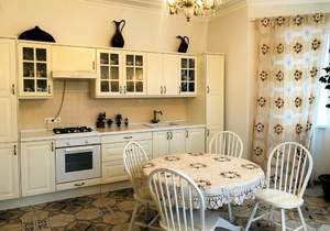 Дом 340м², 3-этажный, участок 10 сот.  