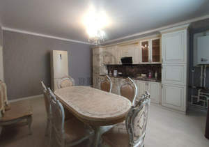 Дом 240м&sup2;, 2-этажный, участок 6 сот.  