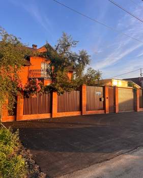 Дом 240м², 2-этажный, участок 6 сот.  