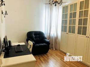 Дом 340м², 3-этажный, участок 10 сот.  