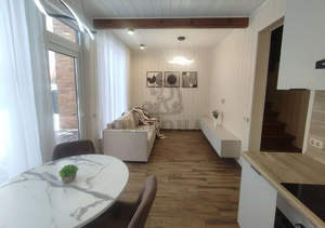 Дом 99м&sup2;, 2-этажный, участок 7 сот.  