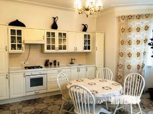 Дом 340м&sup2;, 3-этажный, участок 10 сот.  