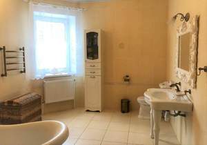 Дом 340м&sup2;, 3-этажный, участок 10 сот.  