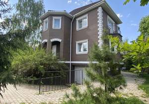 Дом 340м², 3-этажный, участок 10 сот.  