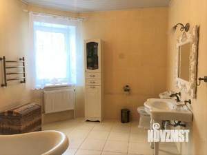 Дом 340м², 3-этажный, участок 10 сот.  