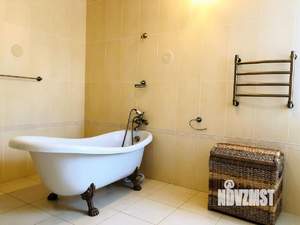 Дом 340м&sup2;, 3-этажный, участок 10 сот.  