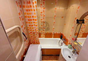2-к квартира, вторичка, 44м2, 1/9 этаж