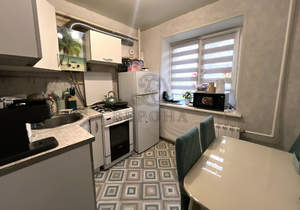 2-к квартира, вторичка, 44м2, 1/4 этаж