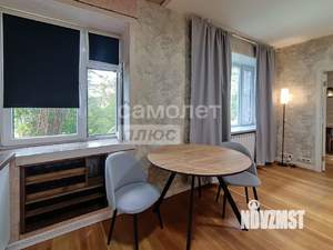 2-к квартира, вторичка, 42м2, 1/4 этаж
